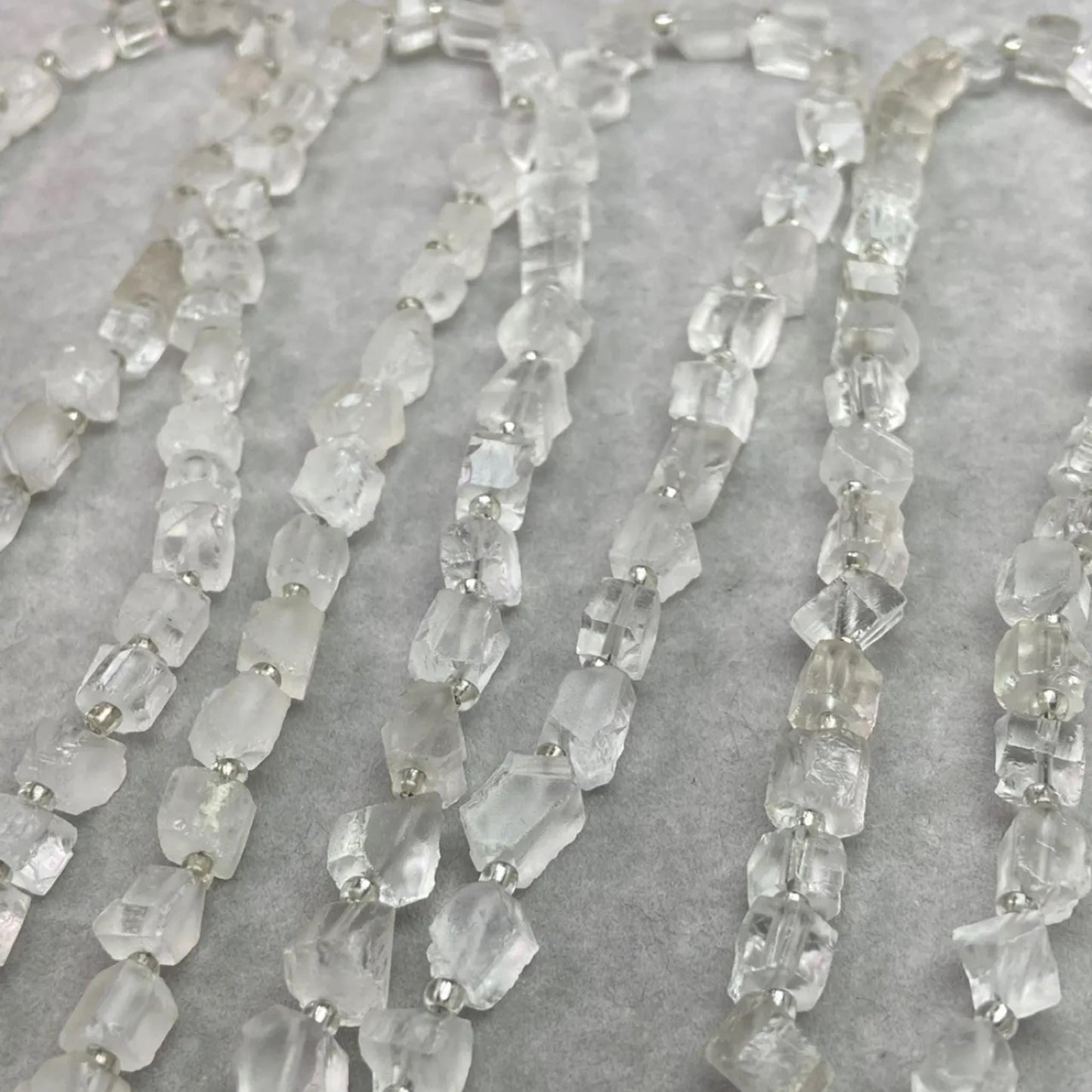 Natürliche Bergkristall-Würfelperlen 7–8 mm · 38 cm Strang vorgebohrt | DIY-Schmuck, Energieausgleich & Wohndeko
