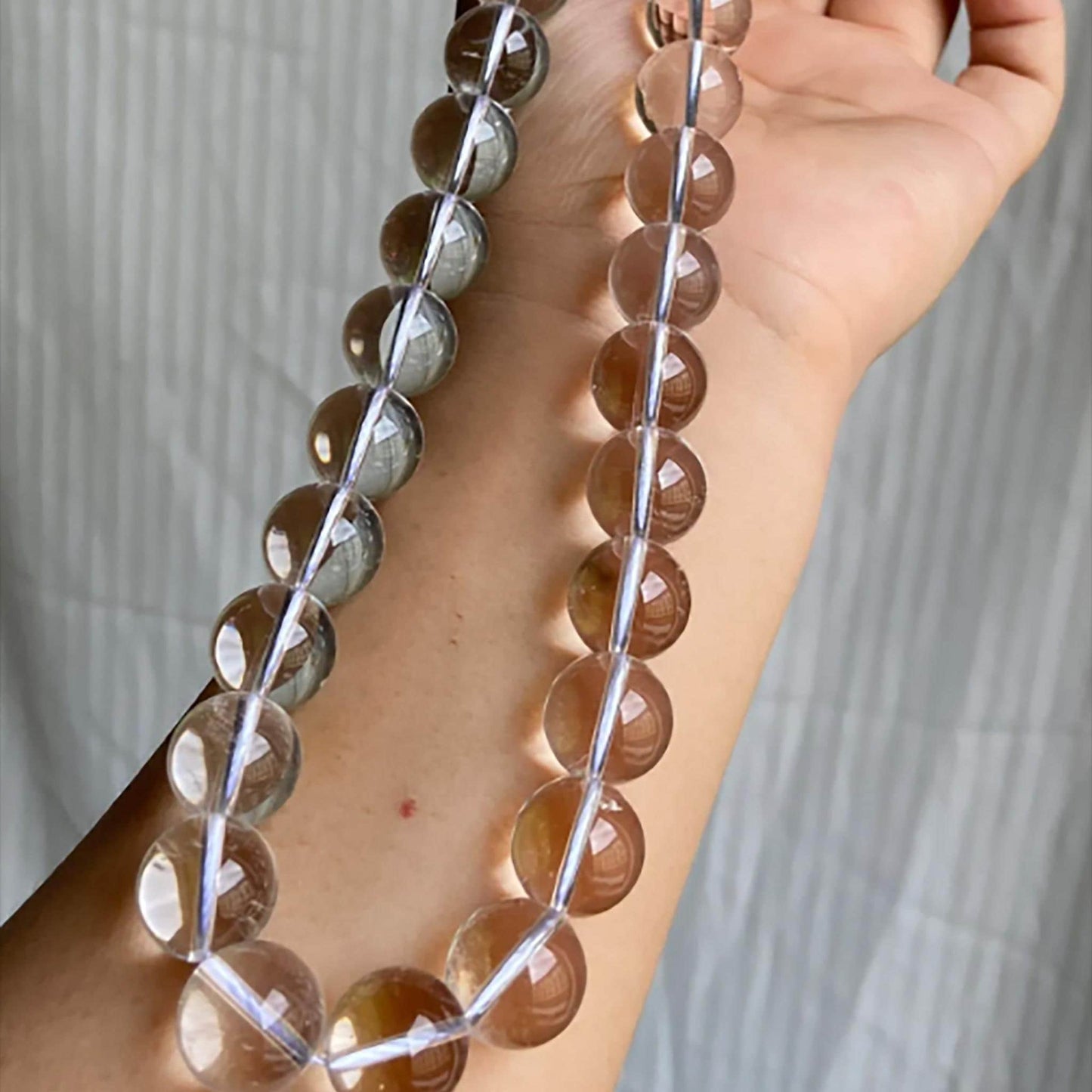 Natürliche brasilianische alte Mine, weiße Quarzperlen, rund, 14 mm · 38 cm Strang | Mikrobaumwolleinschlüsse | DIY-Armband, Halskette & Meditations-Chakra-Perlen