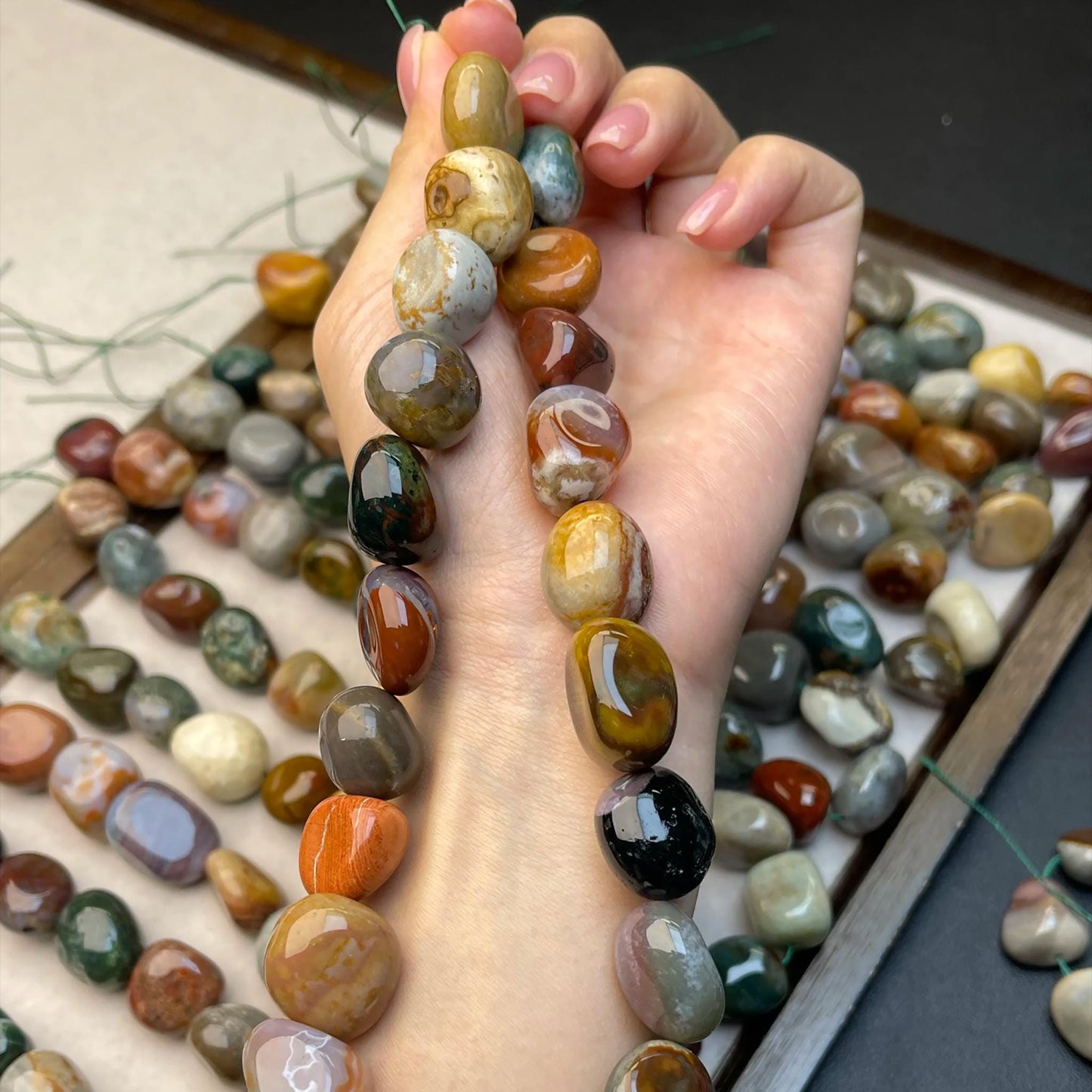 Bunte Ozean-Jaspis-Nugget-Perlen 15 mm | Handpolierte natürliche Edelsteine · 38 cm Strang für DIY-Armbänder, Halsketten und Ohrringe