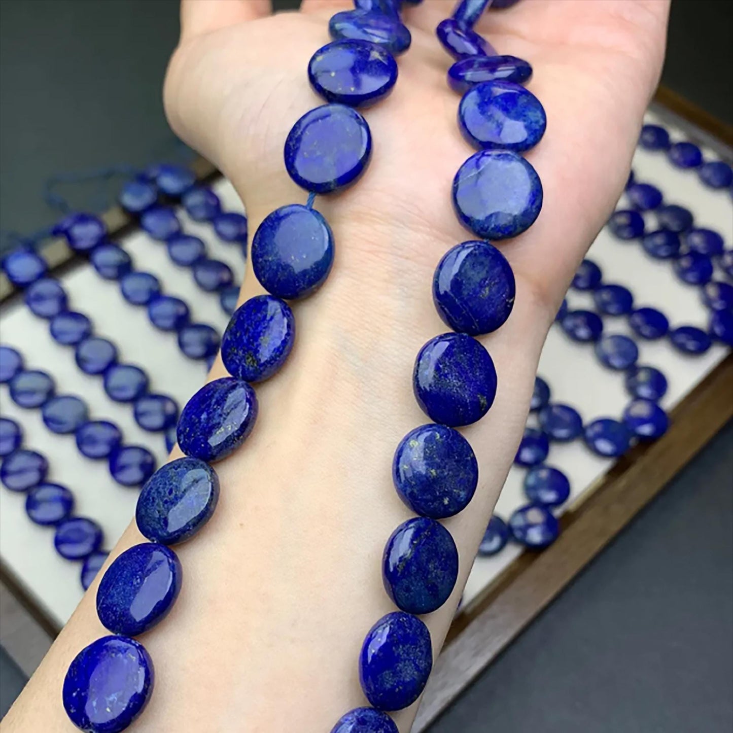 Natürliche Lapislazuli-Münzperlen 14 mm · Pyrit- und Calcit-Sternenmuster · Handpolierte Edelsteinscheiben für selbstgemachte Armbänder, Halsketten und Ohrringe