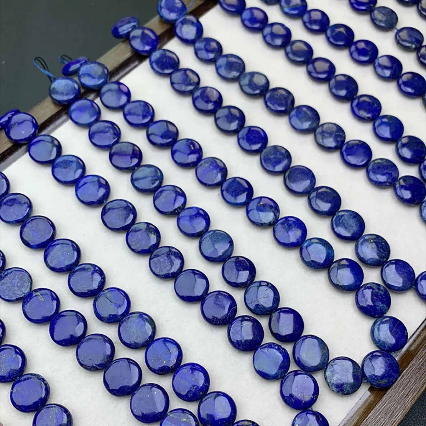 Natürliche Lapislazuli-Münzperlen 14 mm · Pyrit- und Calcit-Sternenmuster · Handpolierte Edelsteinscheiben für selbstgemachte Armbänder, Halsketten und Ohrringe