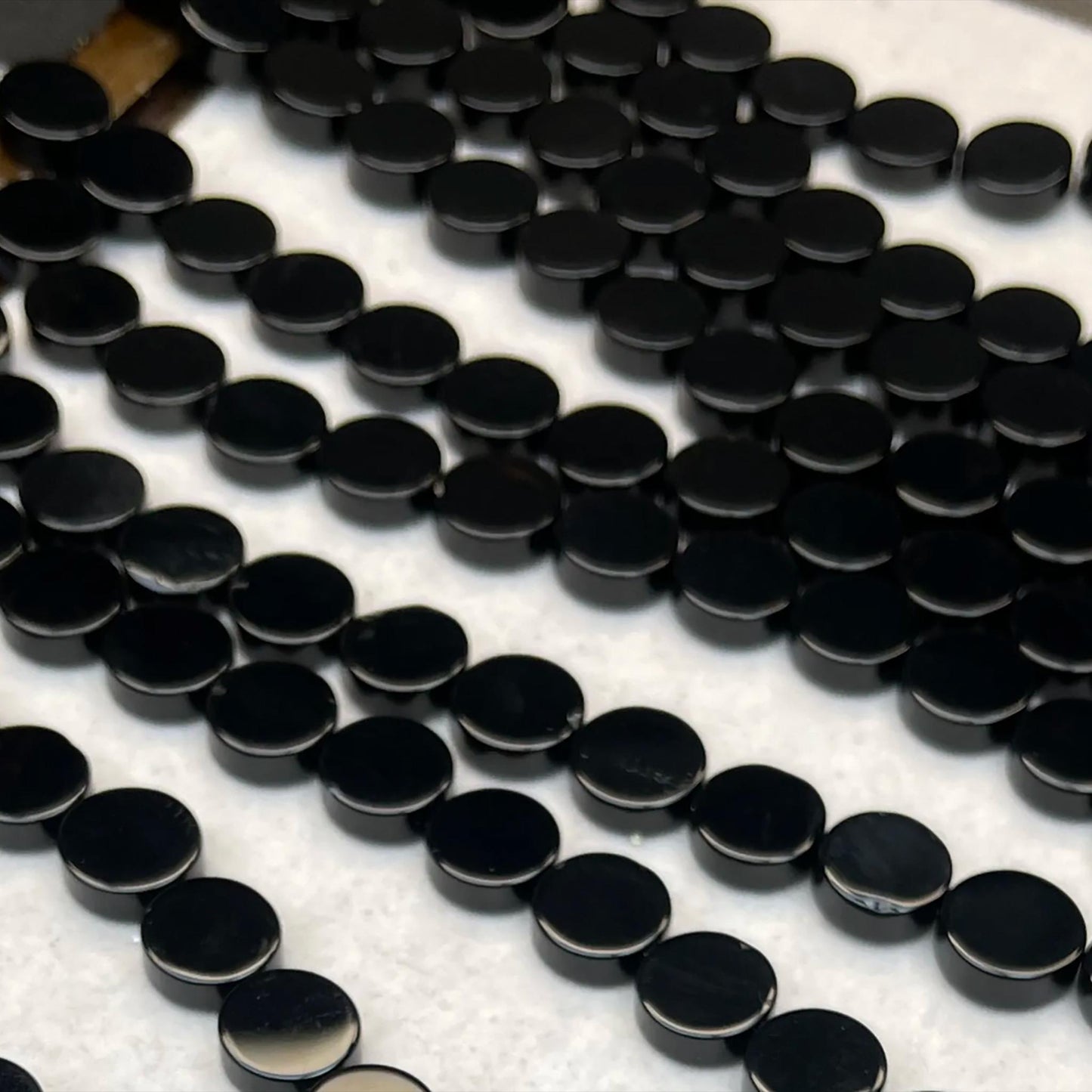 Natürliche schwarze Onyx-Münzen, runde Perlen, 12 mm, 38 cm Strang, mittleres Loch, hochglanzpoliert | DIY-Armbänder, Halsketten und Ohrringe