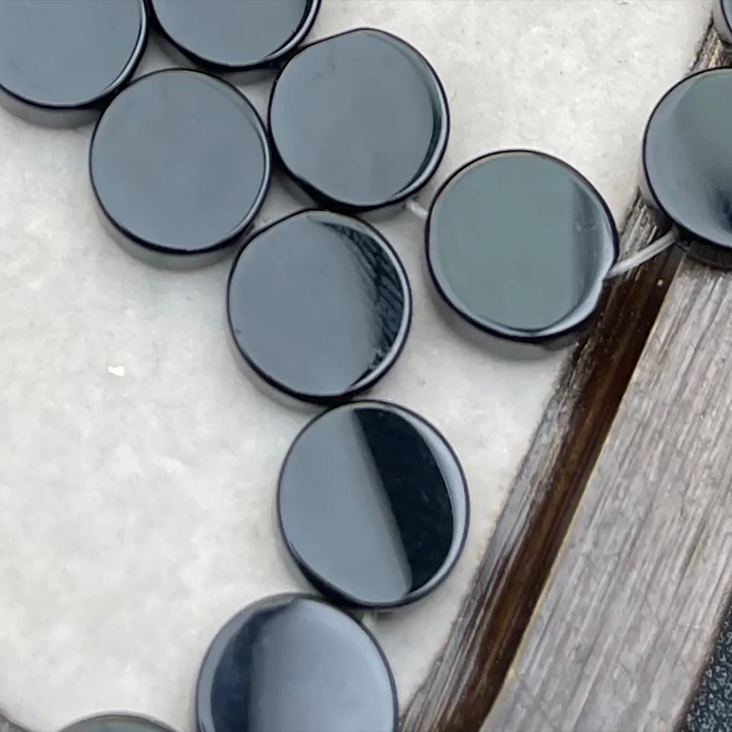 Natürliche schwarze Onyx-Münzen, runde Perlen, 12 mm, 38 cm Strang, mittleres Loch, hochglanzpoliert | DIY-Armbänder, Halsketten und Ohrringe