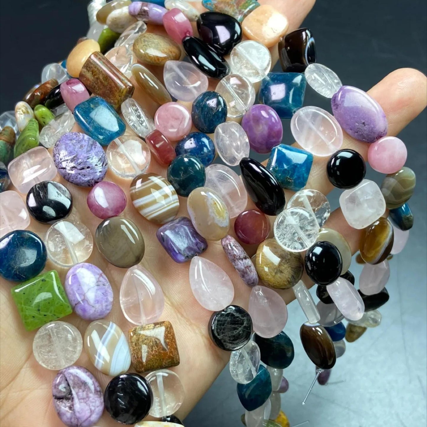 Gemischte Achat-Nugget-Chips 12 mm | 19 cm Halbstrang · Mittleres Loch 1 mm · Bunte flache Perlen für DIY-Armbänder, Halsketten und Ohrringe