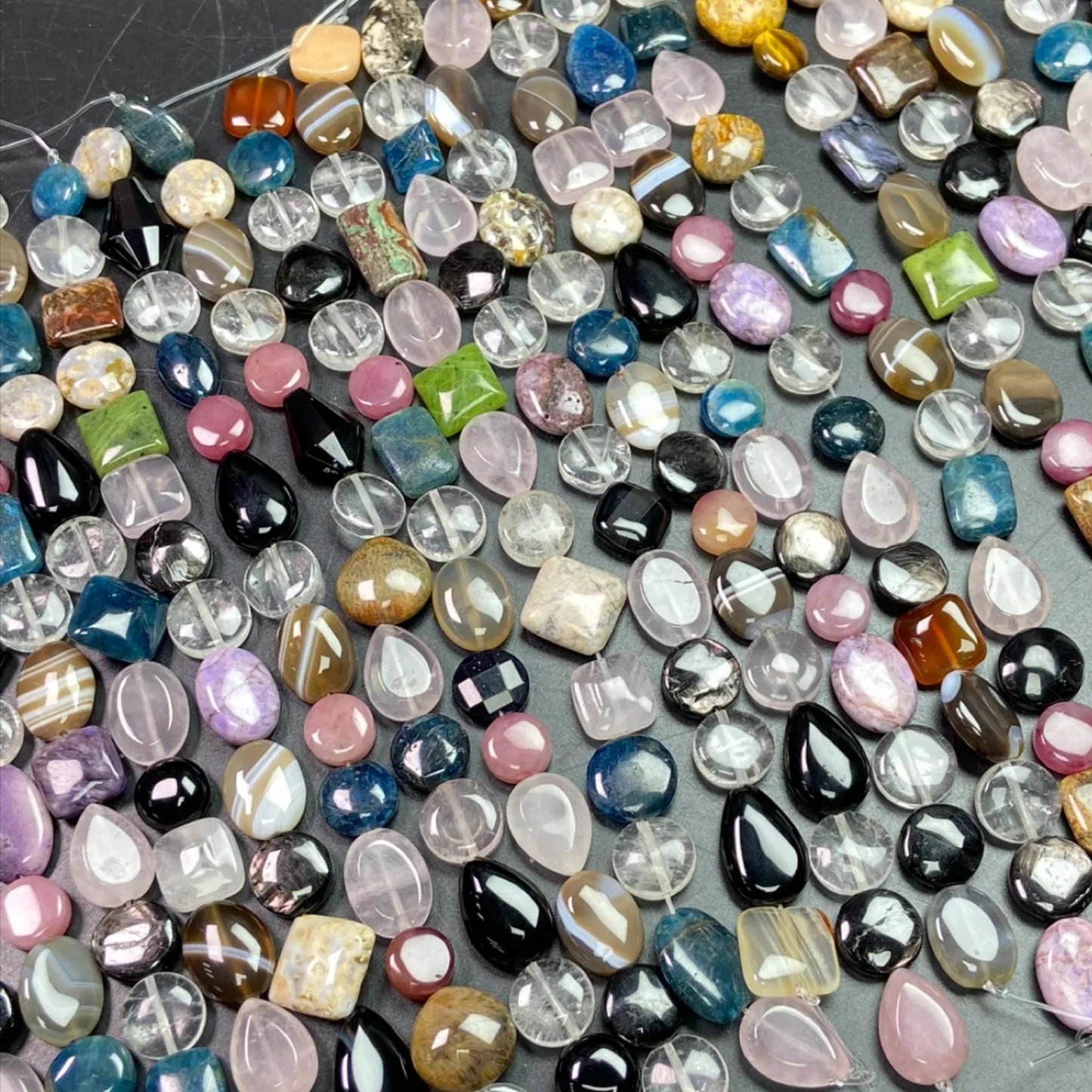 Gemischte Achat-Nugget-Chips 12 mm | 19 cm Halbstrang · Mittleres Loch 1 mm · Bunte flache Perlen für DIY-Armbänder, Halsketten und Ohrringe