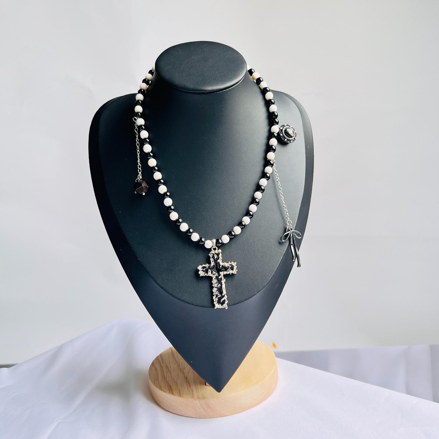 Natural Agate Beaded Necklace with Cross Pendant|Black & White Gemstone Jewelry|Handmade Spiritual Necklace|Unique Gift for Women
