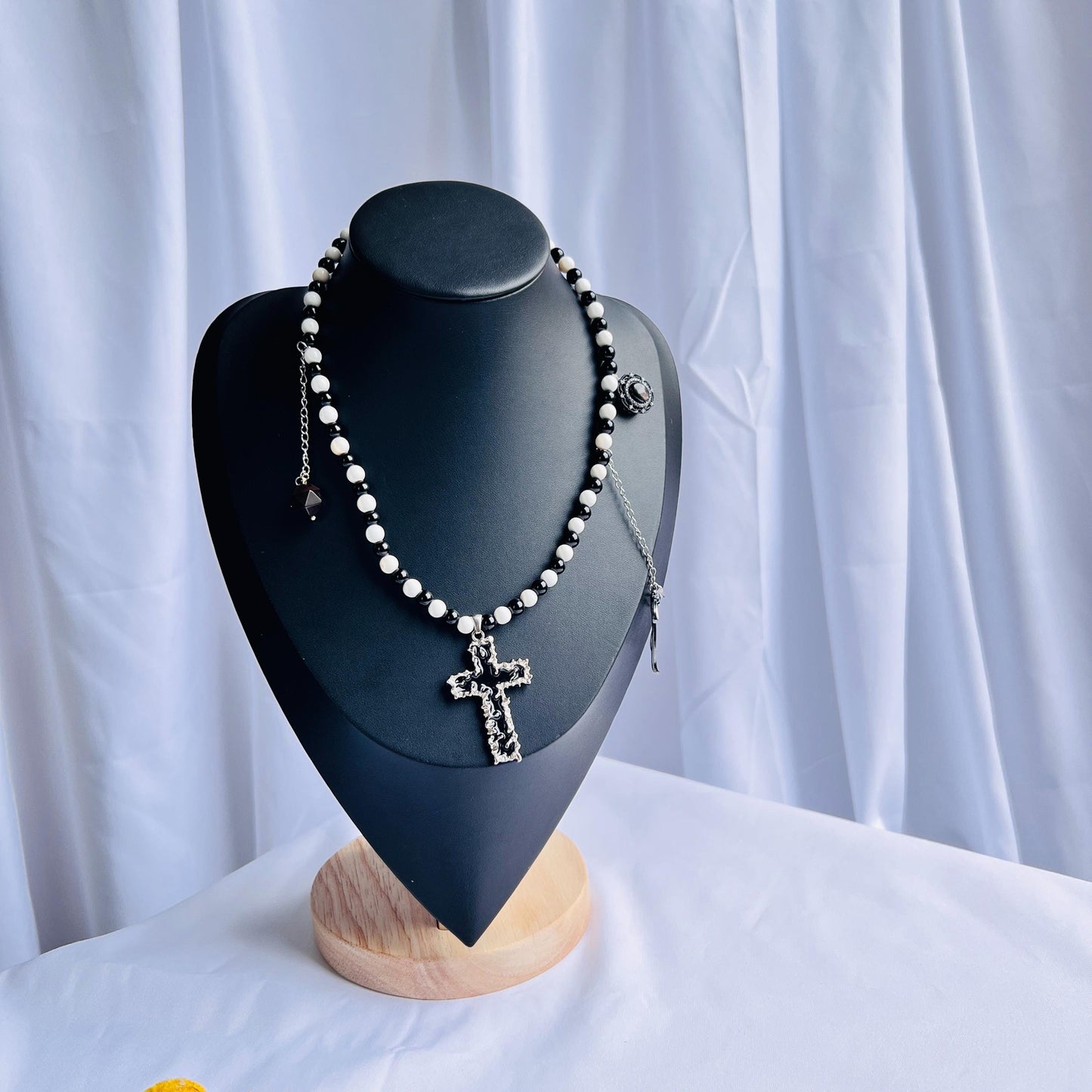 Natural Agate Beaded Necklace with Cross Pendant|Black & White Gemstone Jewelry|Handmade Spiritual Necklace|Unique Gift for Women