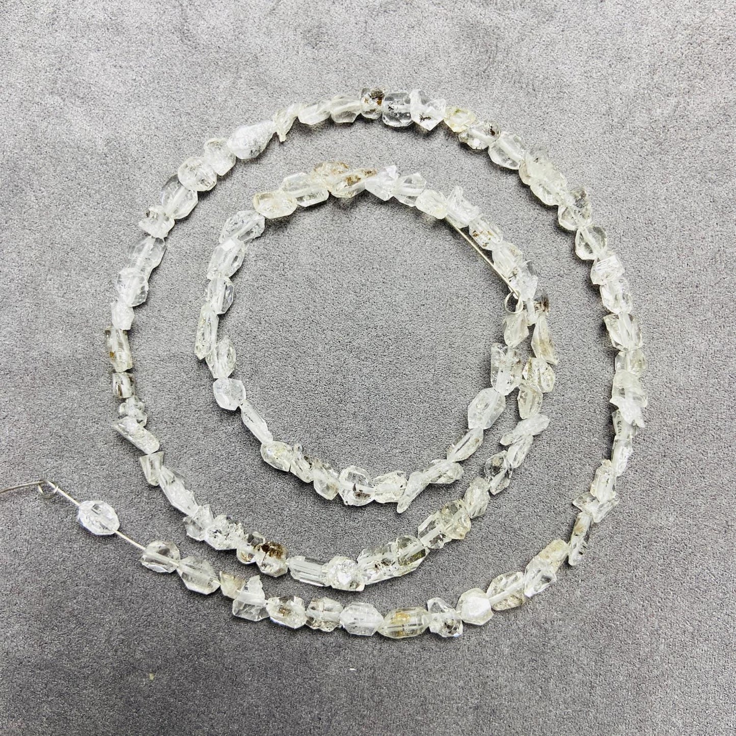 Rohe Minenquarzsplitter · 39,5 cm Strang · 6 g · ca. 5×5×4 mm | Natürliche Perlen mit rauer Struktur für selbstgemachte Armbänder & Halsketten