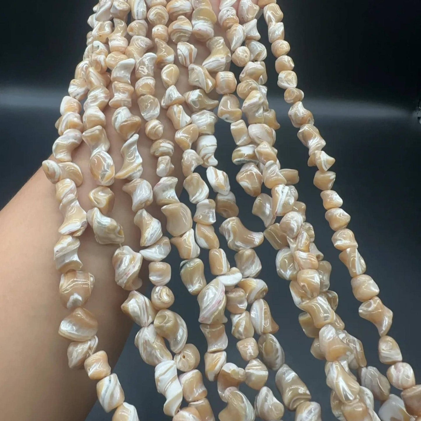 Natürliche Turritella-Muschelperlen 8–10 mm | Unregelmäßige DIY-Perlen für Armbänder und Halsketten | Ozeanenergie-Meditationsschmuckstrang 38–40 cm