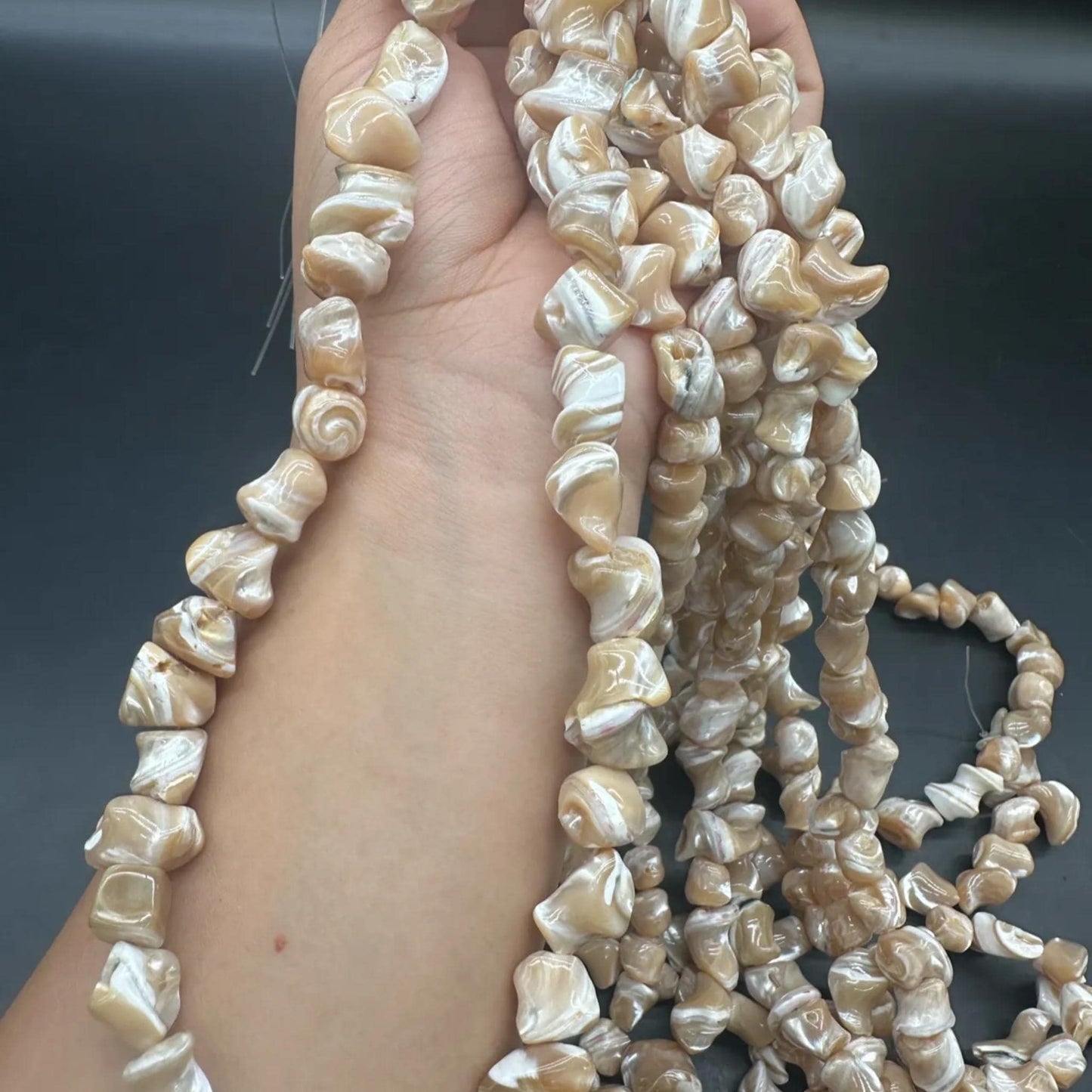 Natürliche Turritella-Muschelperlen 8–10 mm | Unregelmäßige DIY-Perlen für Armbänder und Halsketten | Ozeanenergie-Meditationsschmuckstrang 38–40 cm