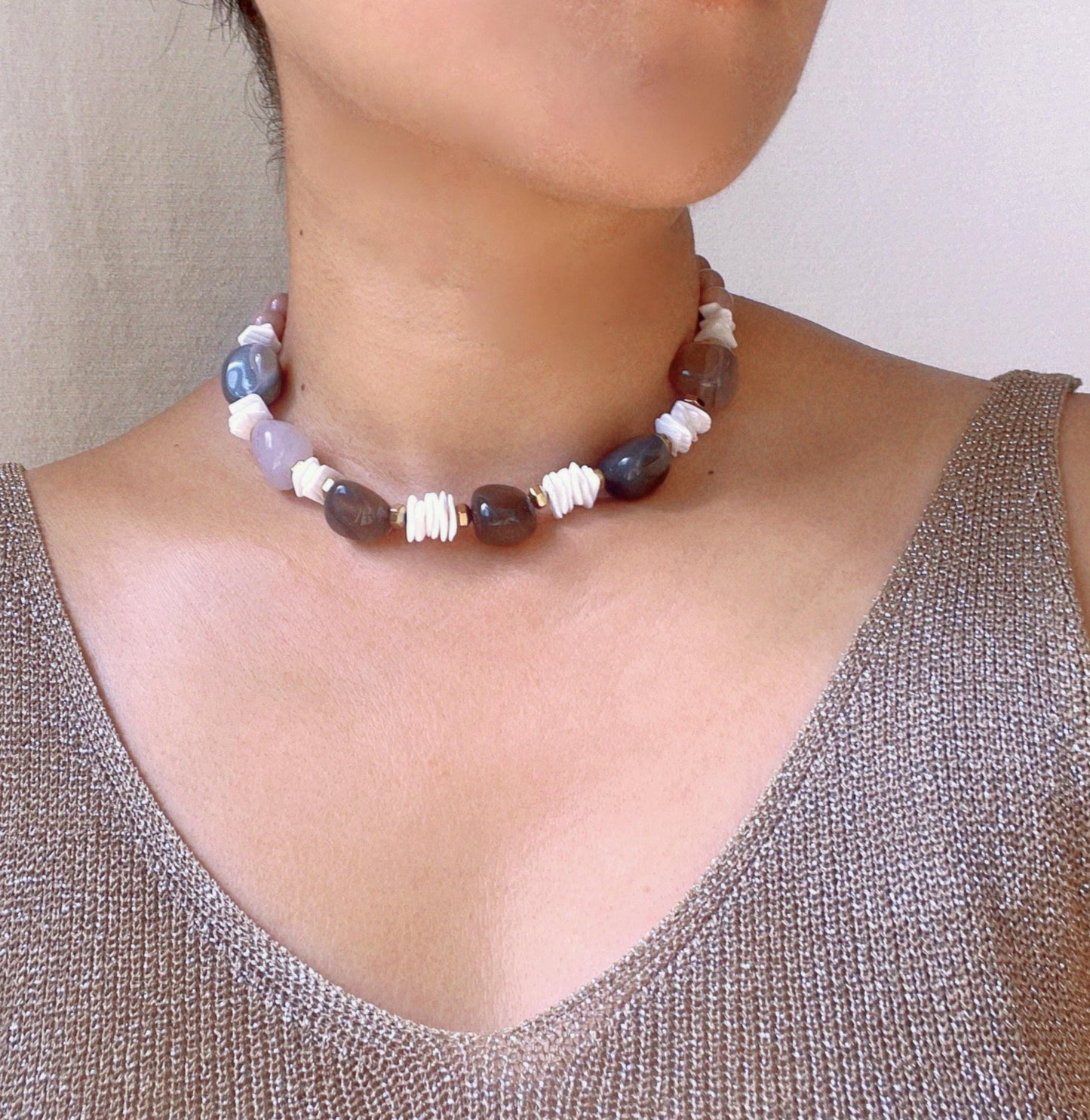 Klobige Boho Statement Halskette – Natürlicher Achat & Muschelperlen, Rosa Perlmutt, 42 cm verstellbares Halsband, Heilkristall Geschenk für Sie