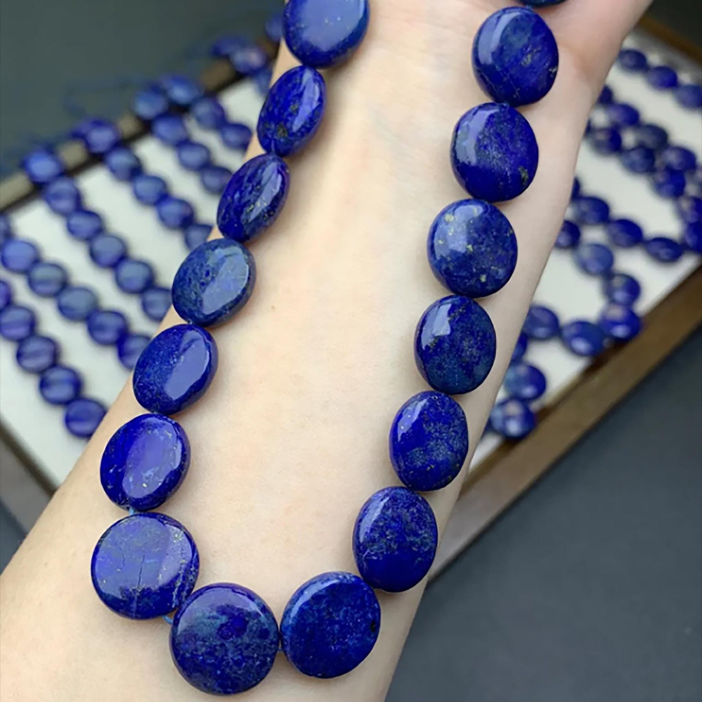 Natürliche Lapislazuli-Münzperlen 14 mm · Pyrit- und Calcit-Sternenmuster · Handpolierte Edelsteinscheiben für selbstgemachte Armbänder, Halsketten und Ohrringe