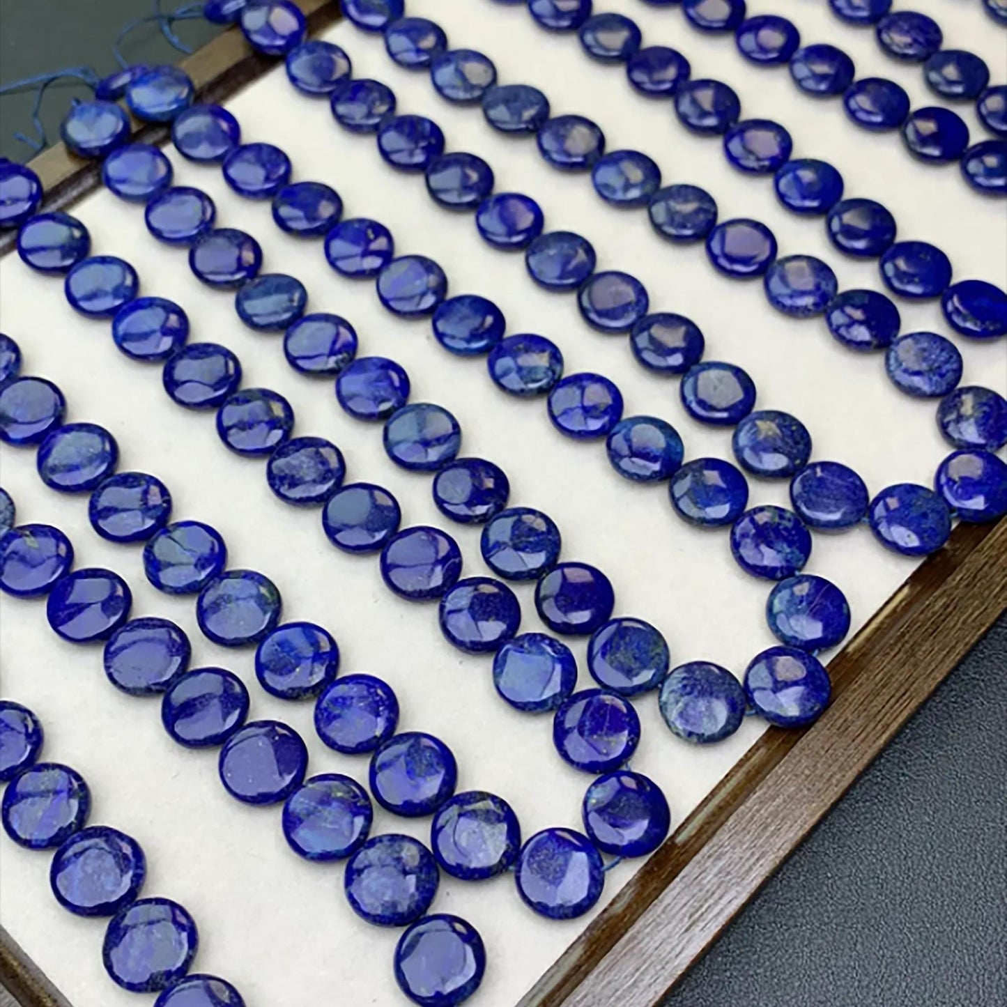 Natürliche Lapislazuli-Münzperlen 14 mm · Pyrit- und Calcit-Sternenmuster · Handpolierte Edelsteinscheiben für selbstgemachte Armbänder, Halsketten und Ohrringe