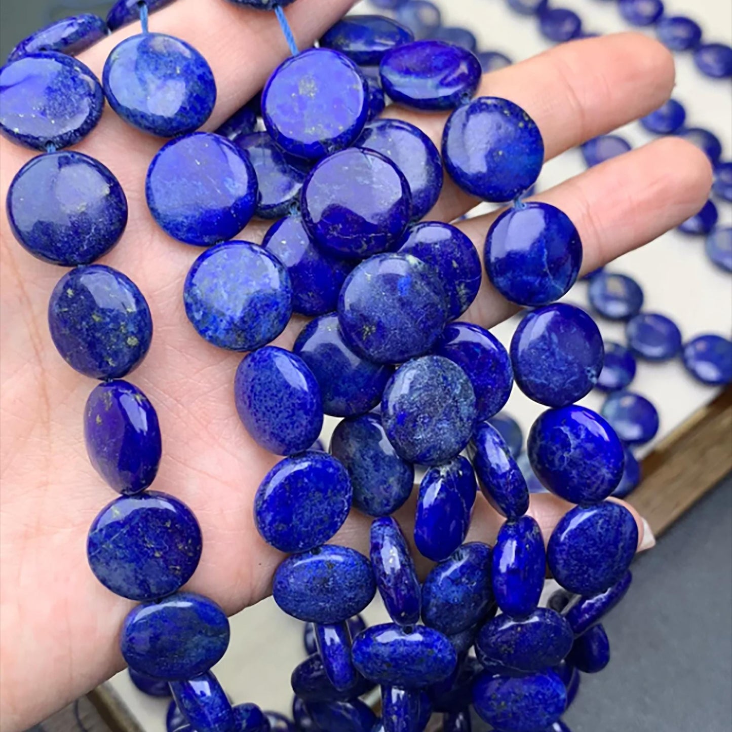 Natürliche Lapislazuli-Münzperlen 14 mm · Pyrit- und Calcit-Sternenmuster · Handpolierte Edelsteinscheiben für selbstgemachte Armbänder, Halsketten und Ohrringe