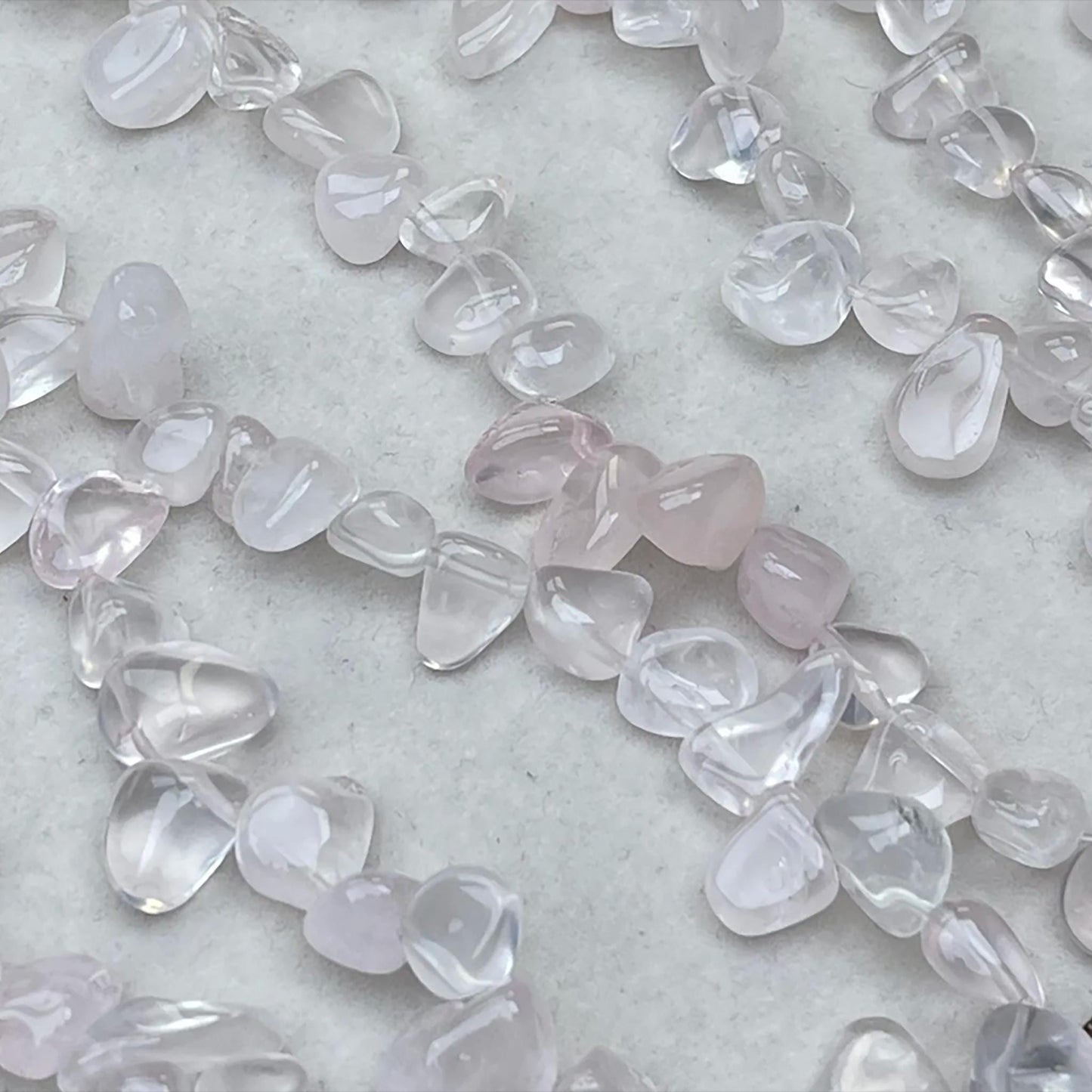 Romantische Rosenquarz-Tropfen-Nugget-Perlen 10–11 mm | Durchscheinende handpolierte rosa Chips für DIY-Armbänder, Halsketten und Ohrringe