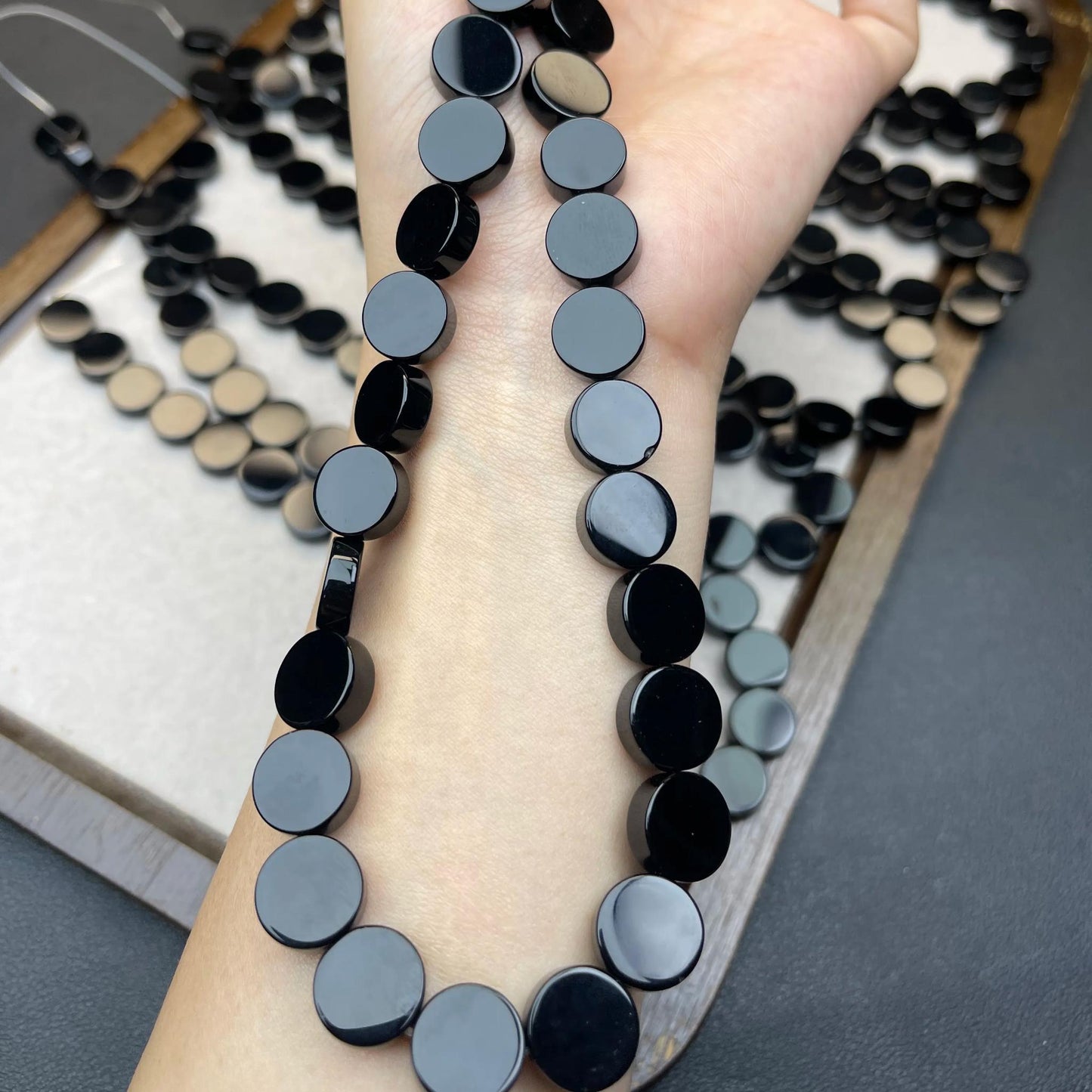 Natürliche schwarze Onyx-Münzen, runde Perlen, 12 mm, 38 cm Strang, mittleres Loch, hochglanzpoliert | DIY-Armbänder, Halsketten und Ohrringe