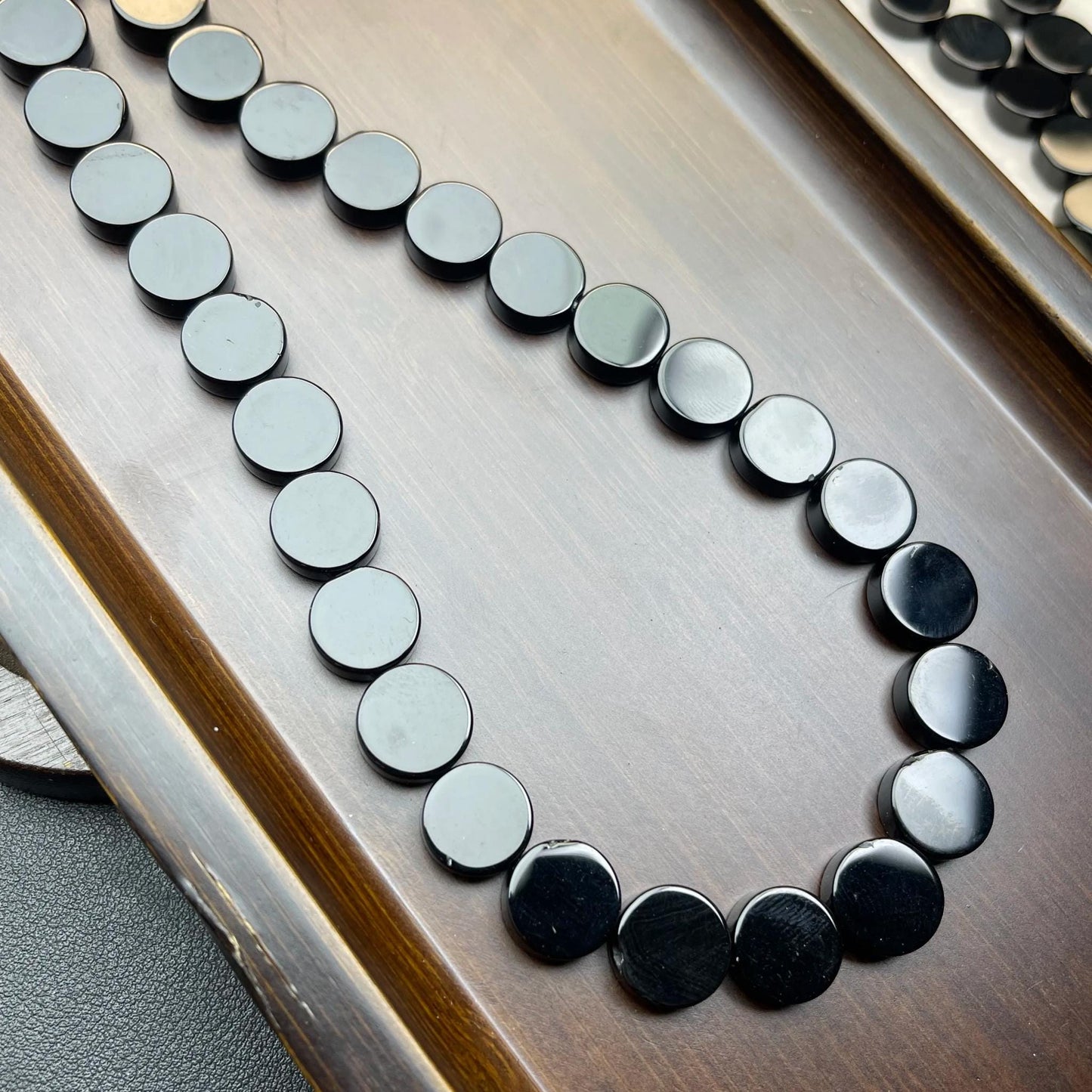 Natürliche schwarze Onyx-Münzen, runde Perlen, 12 mm, 38 cm Strang, mittleres Loch, hochglanzpoliert | DIY-Armbänder, Halsketten und Ohrringe