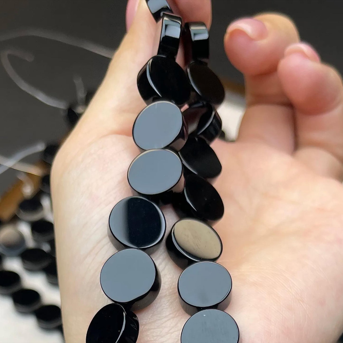 Natürliche schwarze Onyx-Münzen, runde Perlen, 12 mm, 38 cm Strang, mittleres Loch, hochglanzpoliert | DIY-Armbänder, Halsketten und Ohrringe