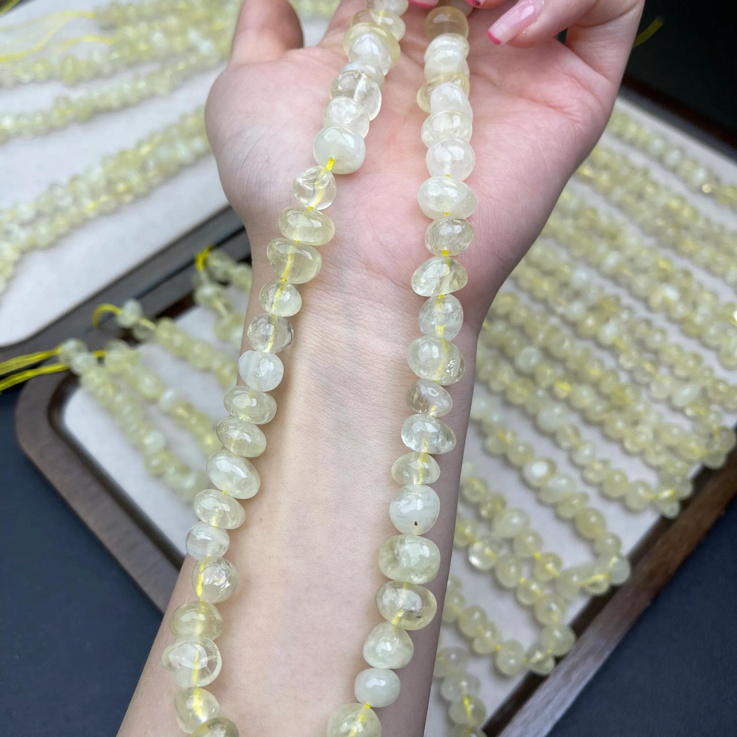 Natürliche Zitronenquarz-Knopfperlen · 38 cm Strang · Mittleres Loch · Frisches gelbes Leuchten · DIY-Schmuckherstellungszubehör