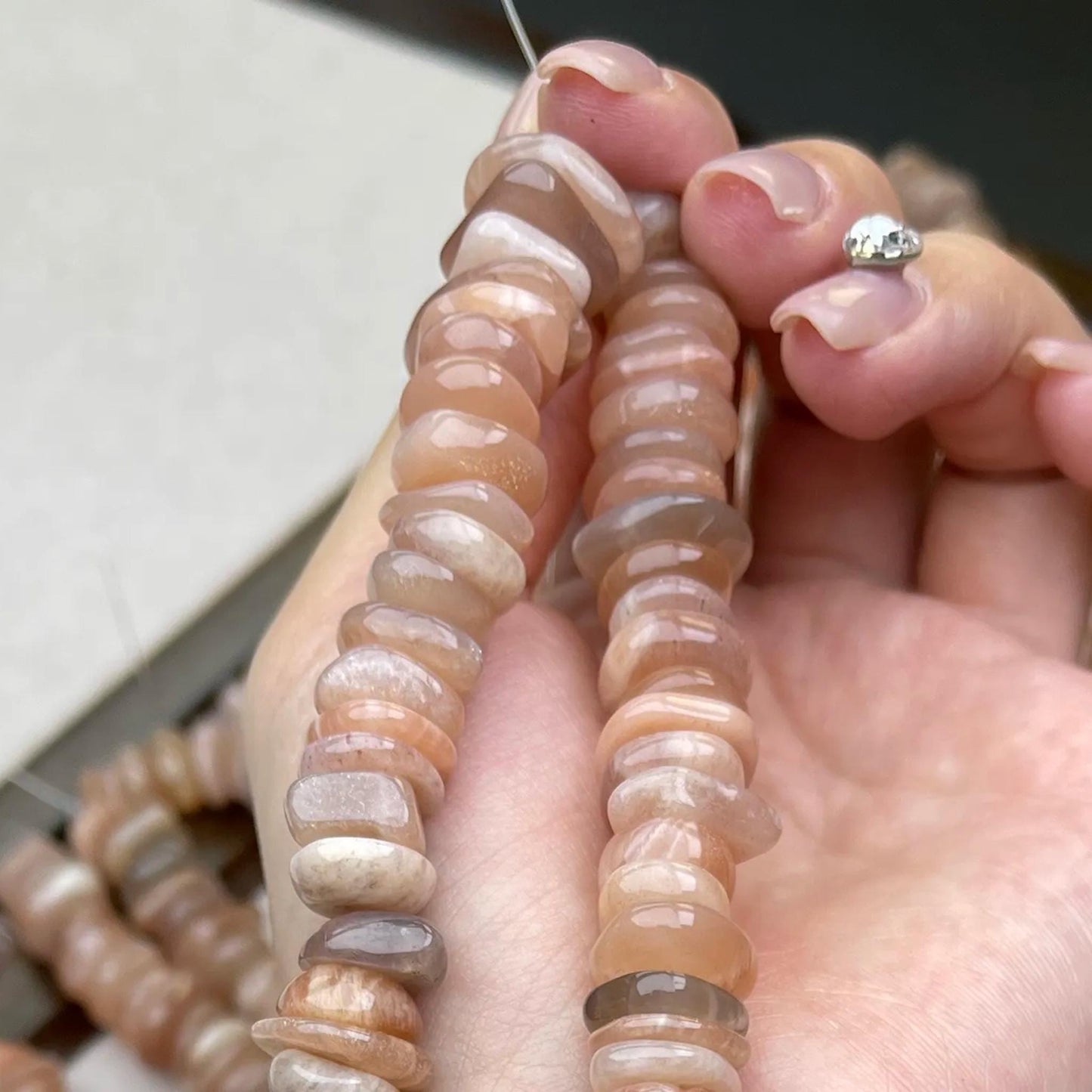 Natürliche Sonnenstein-Splitterperlen, unregelmäßig, 12 mm | Mittleres Loch · Goldener Schimmer · DIY-Armbänder, Halsketten & Ohrringe