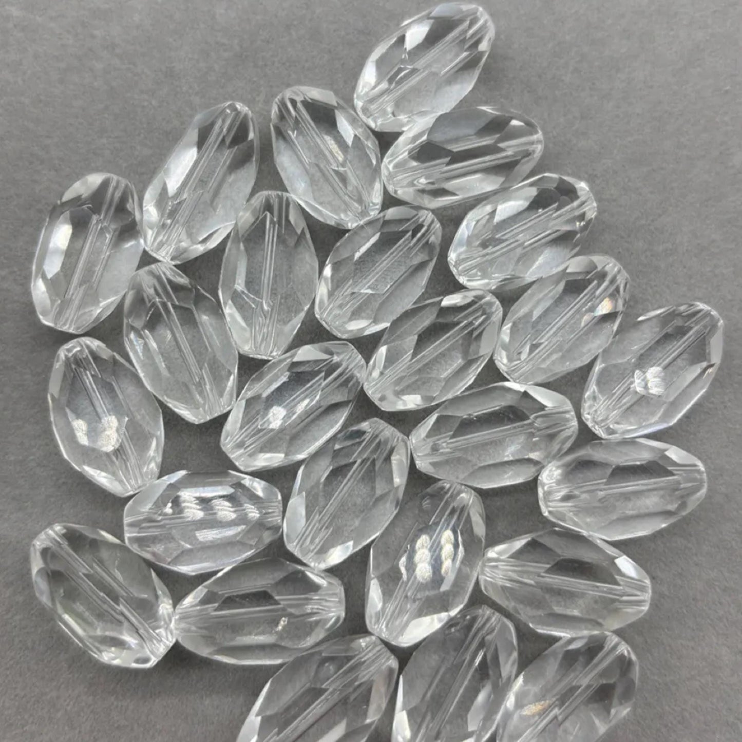 Große facettierte Bergkristall Ovalperle – Einzelstück als Anhänger oder Top-Bead für DIY-Schmuck, Boho-Designs & Kettenprojekte