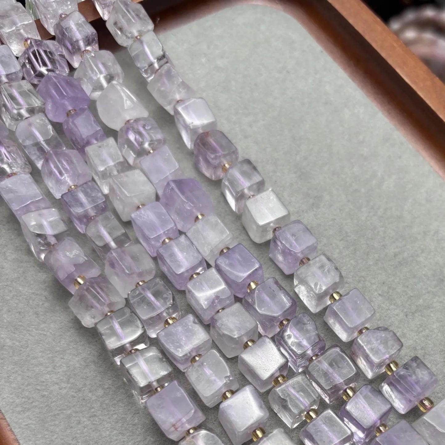 Natürliche Amethyst-Würfelperlen – quadratische Nugget-Edelsteinperlen, 8 mm, mittig gebohrter Strang 40 cm, für die DIY-Schmuckherstellung, Halskette, Armband, Ohrringe
