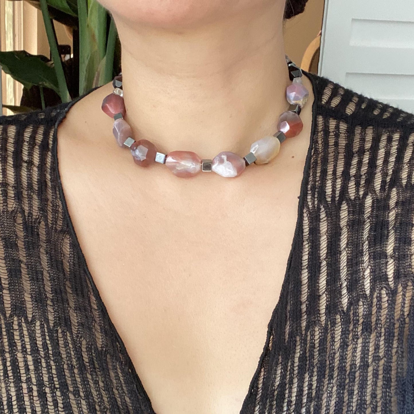 Einzigartige handgefertigte Halskette mit 925er Silberverschluss | Sakura-Achat, Hämatit & Quarzperlen | Boho Ethno Edelstein Schmuck Geschenk