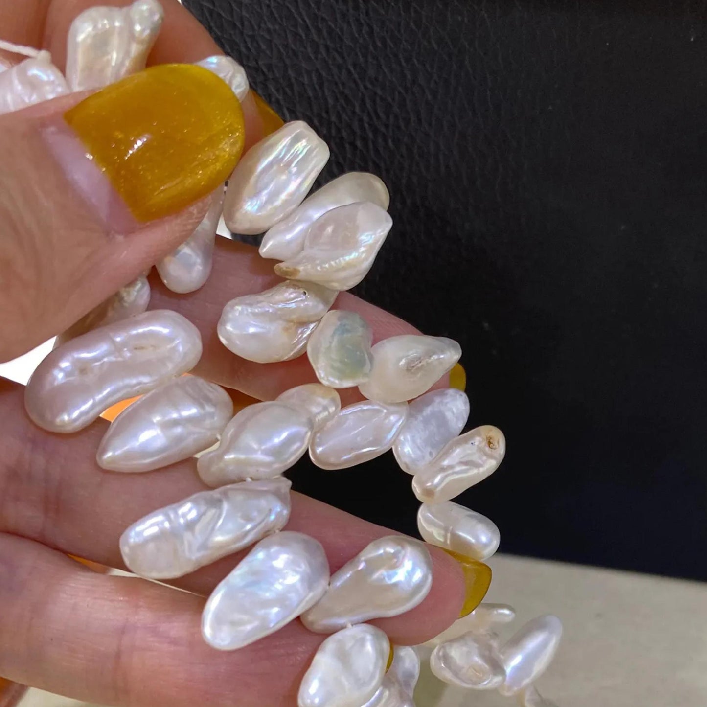 Natürliche Süßwasser Stabperlen, große Biwa Perlen für DIY Schmuck, unregelmäßig, weiß schimmernd, doppelt gebohrt, Perlenstrang