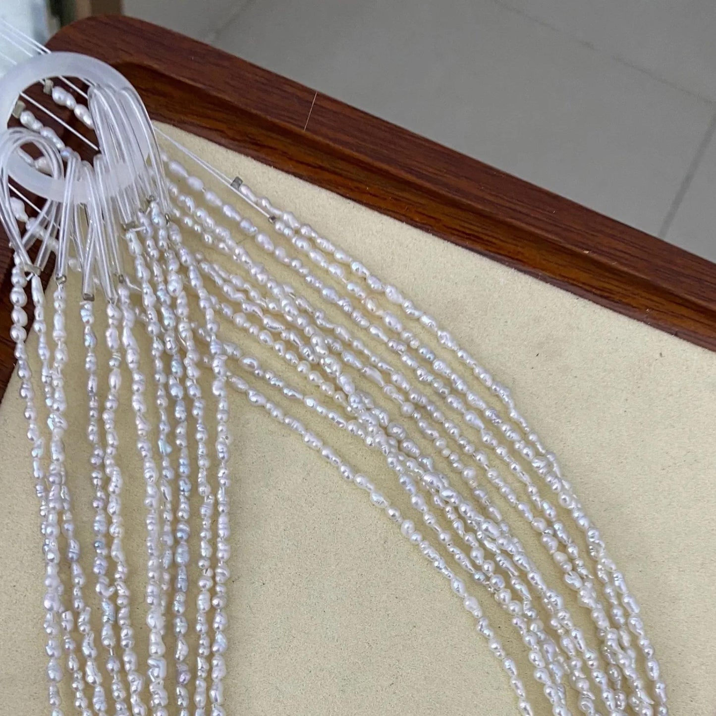 Natürliche weiße Barockperlen aus Süßwasser, unregelmäßige Mini-Perlen für DIY-Schmuck, Boho-Hochzeitsdesigns und romantische Handarbeiten