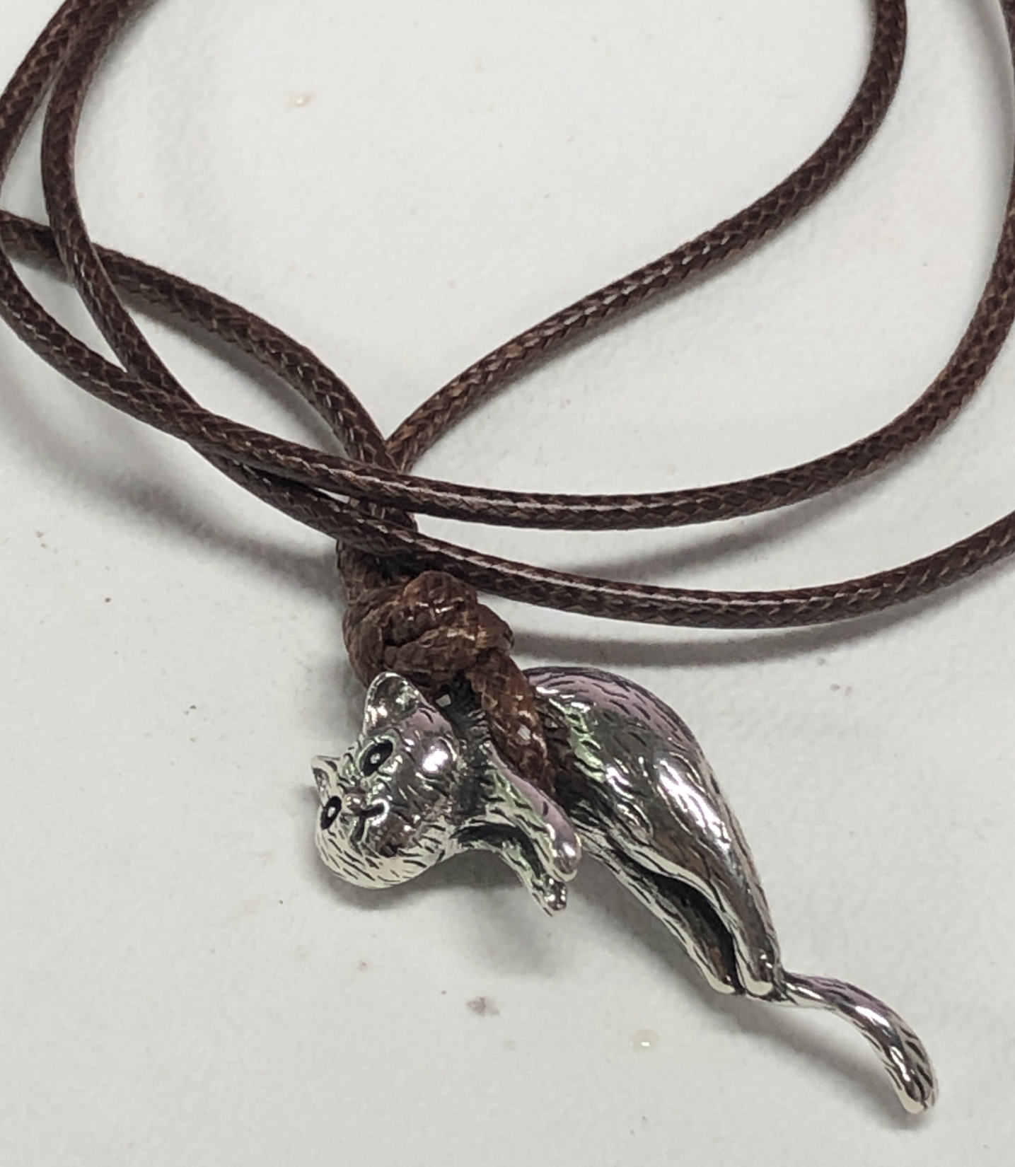 Hanging Cat Pendant – Playful Cat Necklace with Climbing Detail, Handmade Animal Jewelry Gift for Cat Lovers