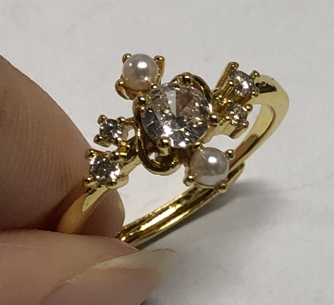 Vintage Pearl Halo Ring – Radiant Starburst Design for Elegant Gift