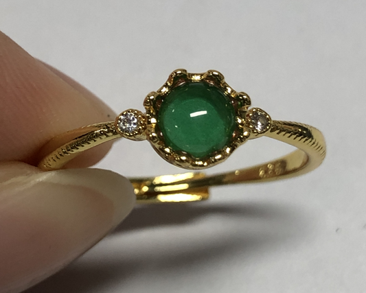 Vintage Green Gemstone Ring | Petal Inlay Design | Elegant Gift