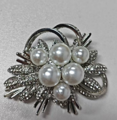 Pearl Bouquet Brooch Elegant Vintage Wedding Accessory for Women