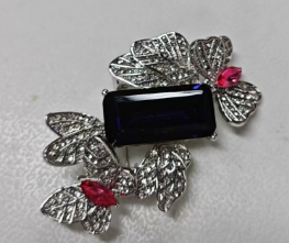 Vintage Leaf Brooch - An Elegant Accessory for Evening and Holidays