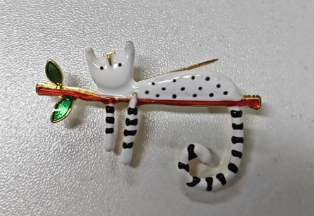Lazy White Cat Branch Brooch | Cute Cartoon Cat Accessory