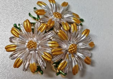 Romantic Triple Daisy Flower Brooch Vintage Floral Pin Elegant Jacket Accessory Gift for Women