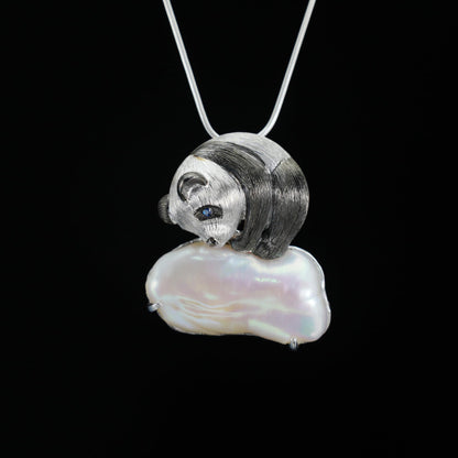 925 Silber Panda Brosche Anhänger, Handgefertigt mit Barockperle, 2-in-1 Design Schmuck, Symbol für Reinheit & Ruhe, Geschenk für Damen & Herren