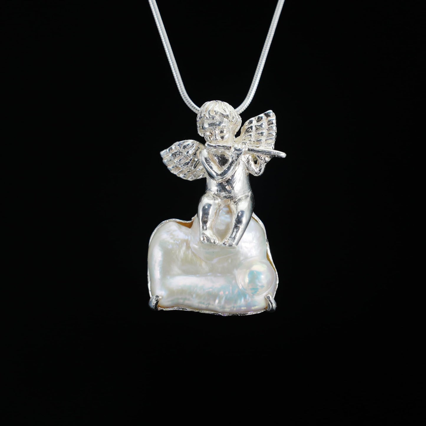 Generisch 925 Sterling Silber Schmuckstück mit Barockperle – Engel-Design, tragbar als Anhänger oder Ansteckschmuck für Damen