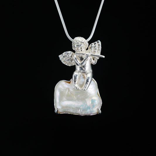 Generisch 925 Sterling Silber Schmuckstück mit Barockperle – Engel-Design, tragbar als Anhänger oder Ansteckschmuck für Damen