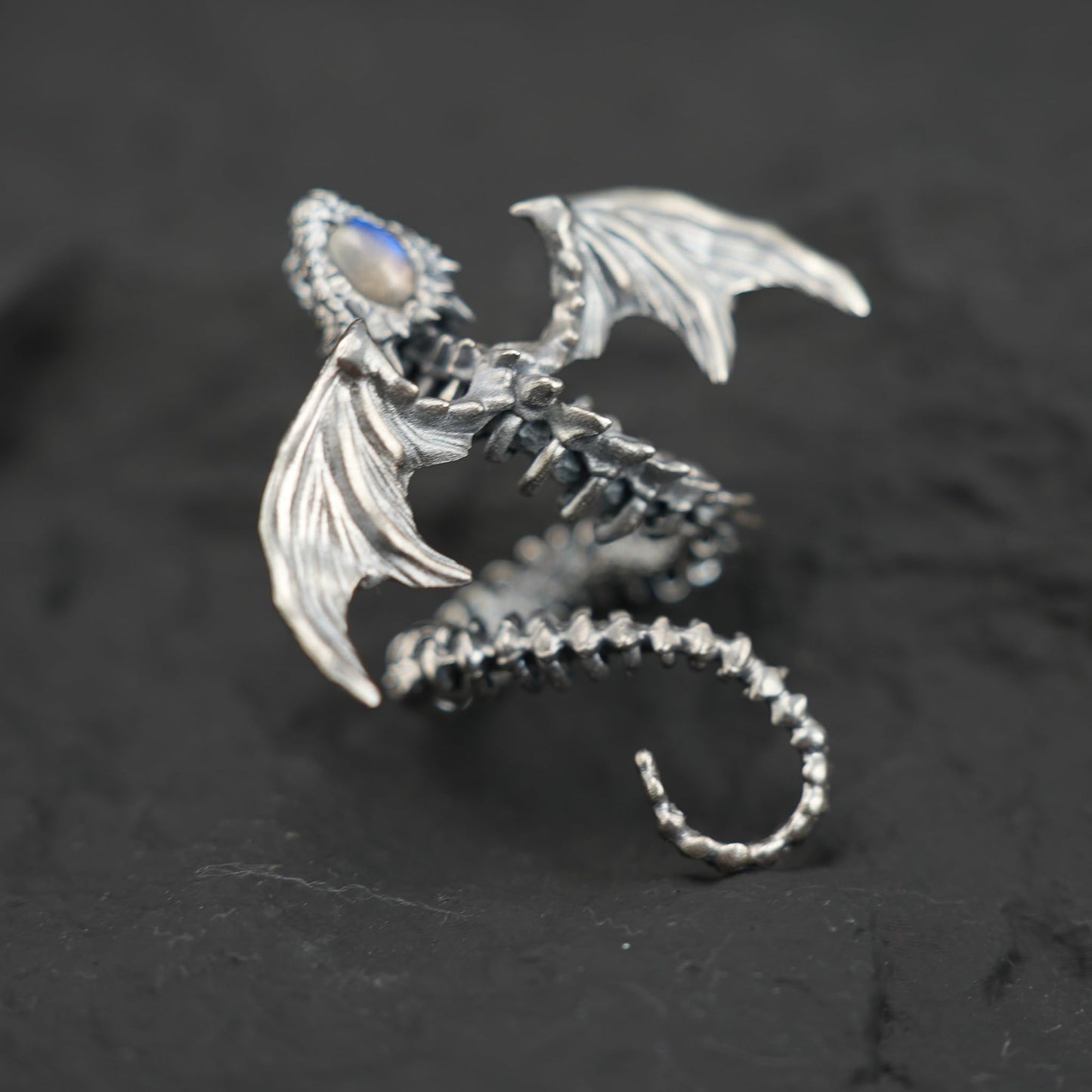 Dragon Ring in 925 Sterling Silver with Labradorite | Handmade Gothic Fantasy Jewelry | Mythic Winged Bone Ring