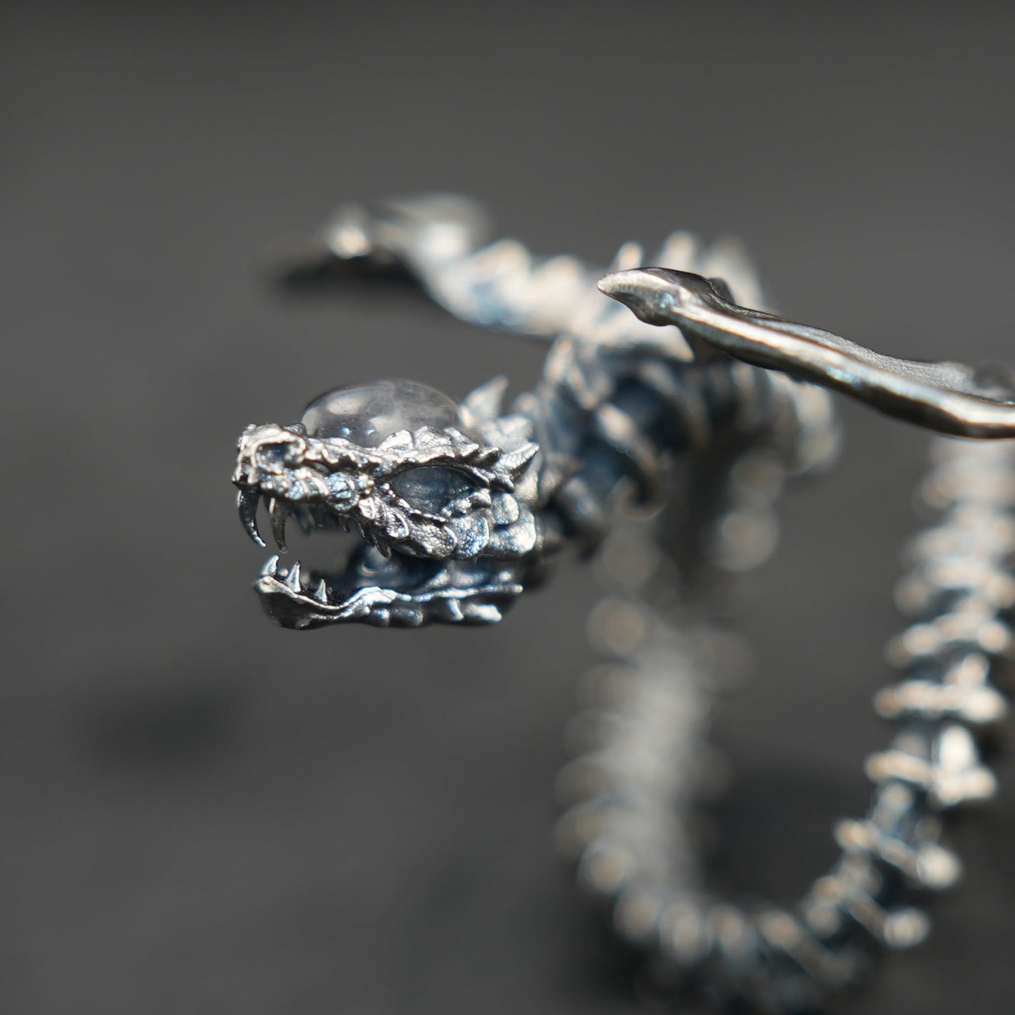 Dragon Ring in 925 Sterling Silver with Labradorite | Handmade Gothic Fantasy Jewelry | Mythic Winged Bone Ring