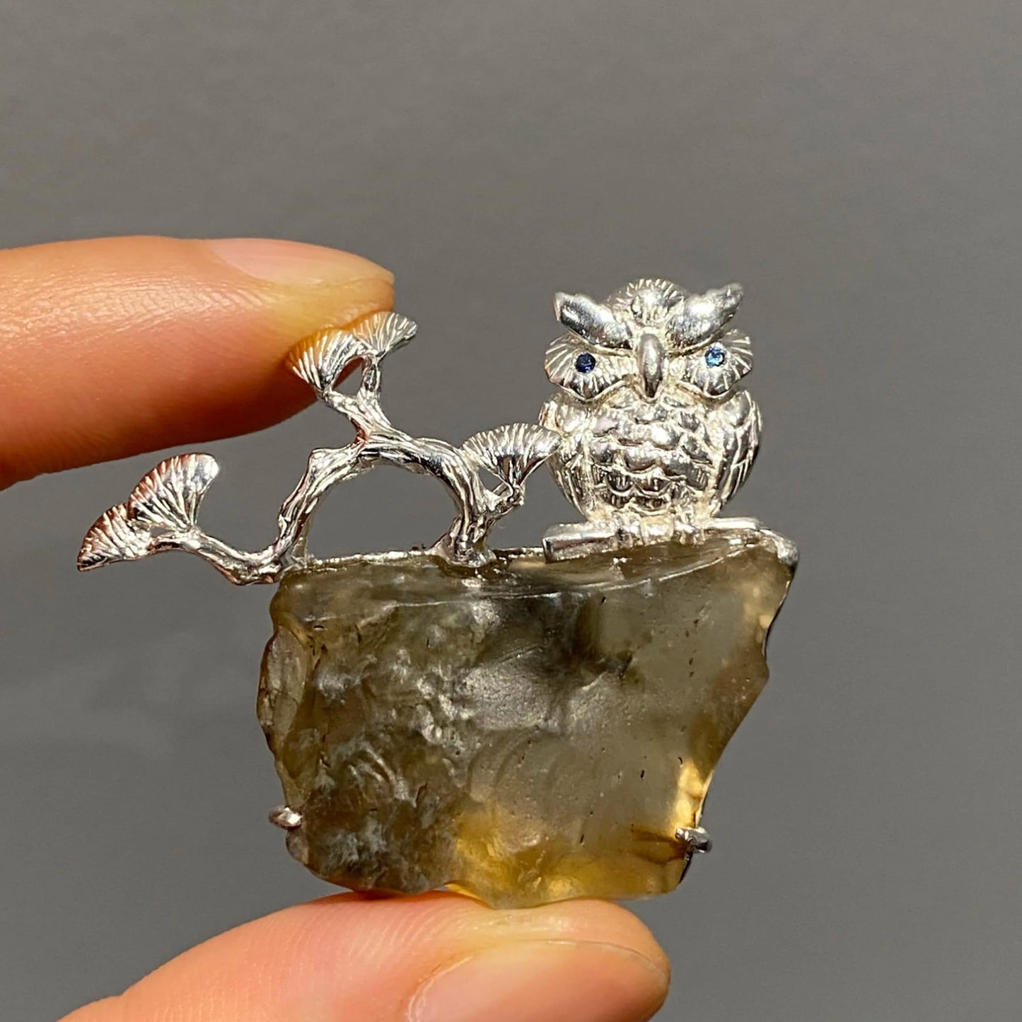 925 Silber Eule Brosche Anhänger 2-in-1, Handgefertigt mit Libyschem Wüstenglas, Symbol für Weisheit & Schutz, Unisex Naturstein Schmuck Geschenk für Frauen & Männer