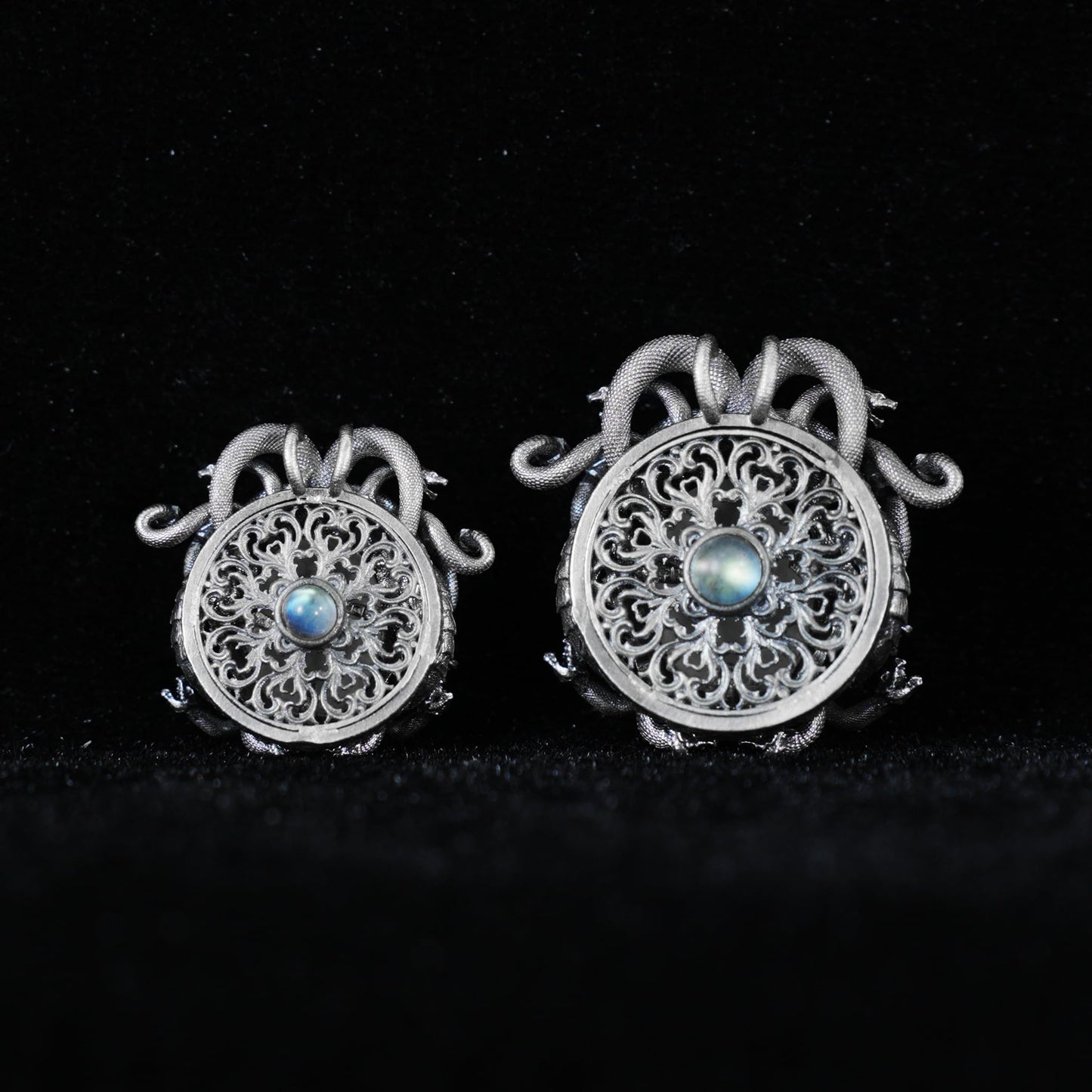 Sleeping Eye Medusa Pendant | 925 Silver Goddess Amulet with Quartz & Emerald | Symbol of Inner Wisdom, Stillness & Spiritual Awakening