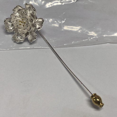 Elegant Begonia Flower Brooch Pin – Romantic Floral Brooch for Women , Perfect for Weddings, Anniversaries, and Everyday Elegance