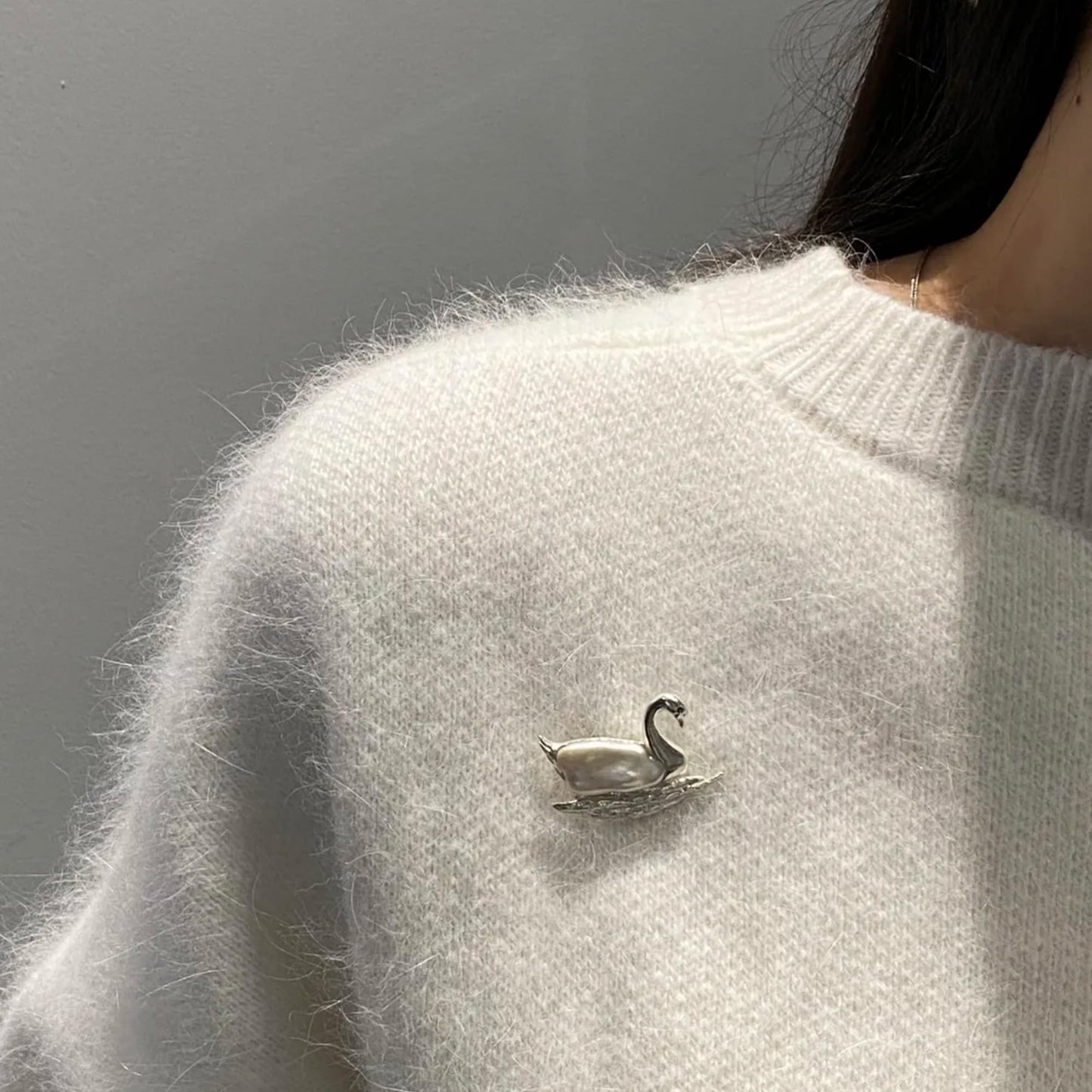 Schwan Brosche 925 Sterling Silber mit natürlicher Süßwasserperle, handgefertigter Tier Schmuck für Damen, Symbol für Reinheit & Liebe, Geschenkidee für Alltag & Feier