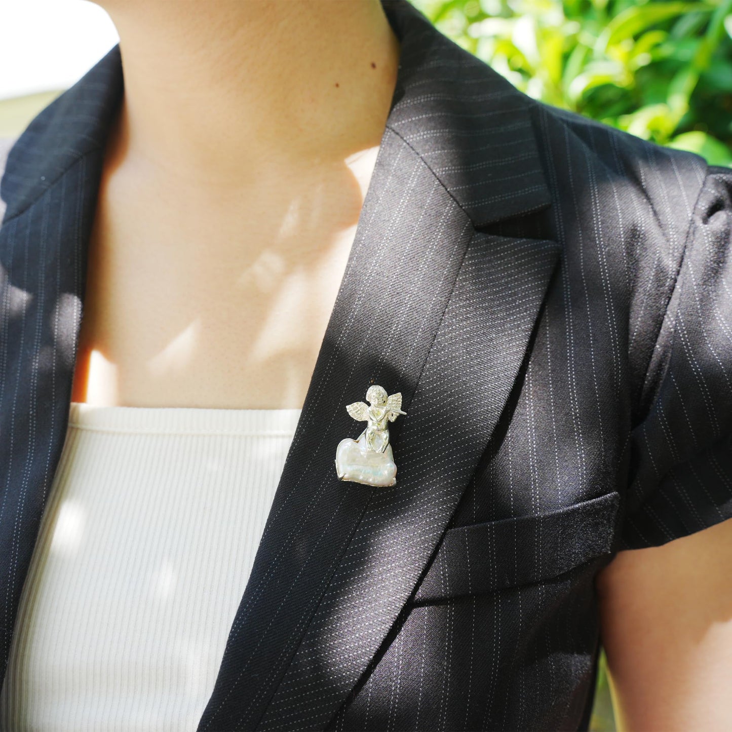 Generisch 925 Sterling Silber Schmuckstück mit Barockperle – Engel-Design, tragbar als Anhänger oder Ansteckschmuck für Damen