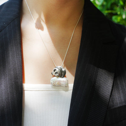 925 Silber Panda Brosche Anhänger, Handgefertigt mit Barockperle, 2-in-1 Design Schmuck, Symbol für Reinheit & Ruhe, Geschenk für Damen & Herren