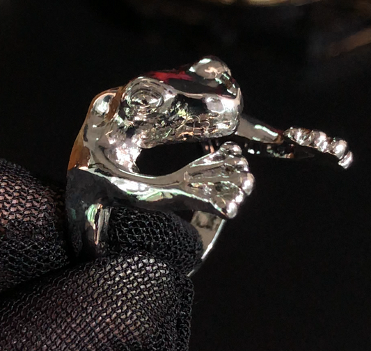 Realistic Frog Ring, Vintage Animal Design, Statement Jewelry for Daily Wear and Unique Style
