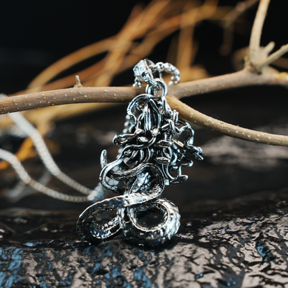 Gothic Medusa Schlangenanhänger Halskette | Dunkle Mythologie Relief Schmuck