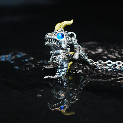 Gothic Drachen Anhänger Halskette, Fantasy Wächteramulett mit blauen Augen, Mythischer Schmuck